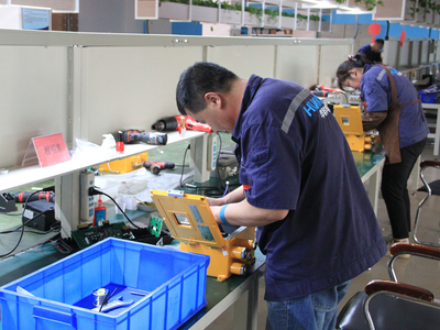 華科電氣成功舉辦“質量月”生產技能比武與技術交流活動